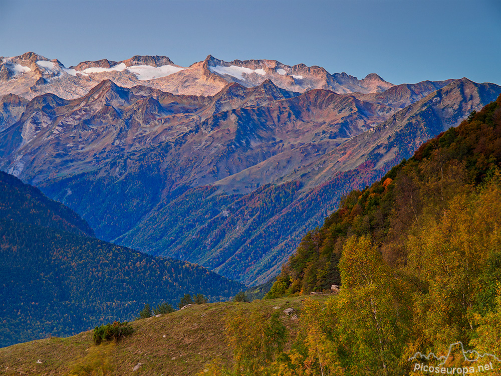 Foto: Desde el Mirador de la val de Varrados, Val d'Aran, Pirineos, Catalunya Foto: Desde el Mirador de la val de Varrados, Val d'Aran, Pirineos, Catalunya